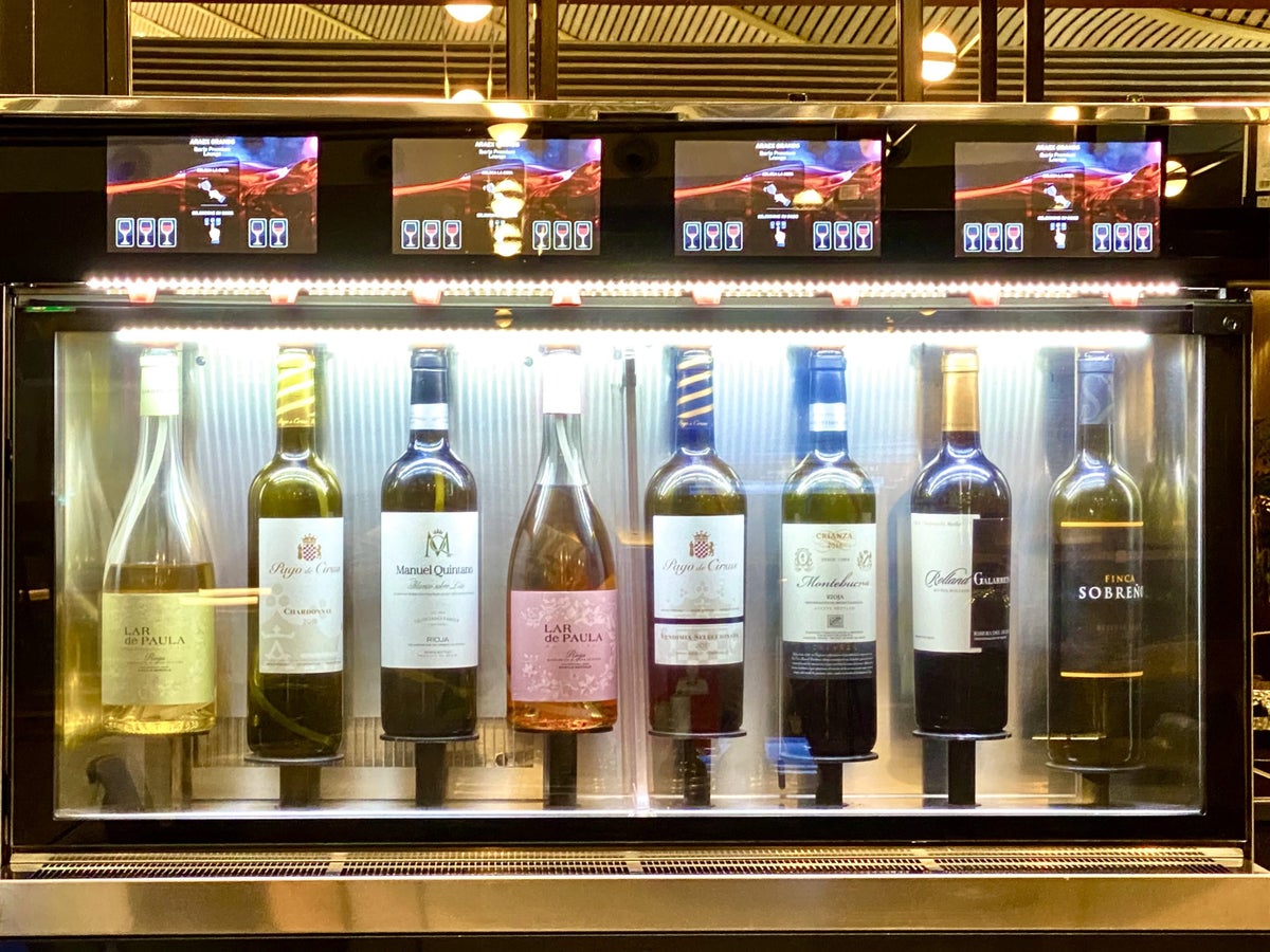 Iberia Sala VIP Dali Madrid wine selection