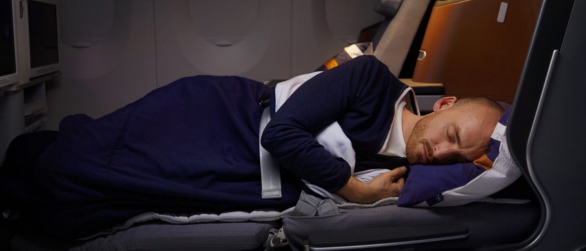 Lufthansa business class lie flat seat