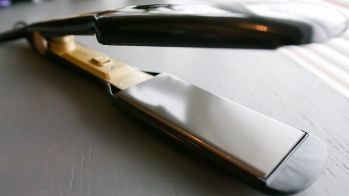 Travel hair straighteners plate type