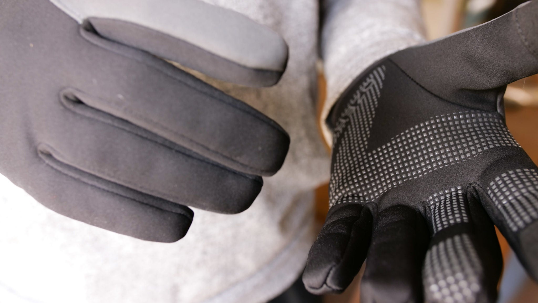 The 10 Best Waterproof Gloves for Travel & Outdoor Adventures