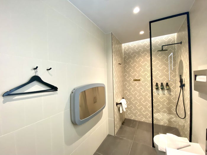 American Express Centurion Lounge Heathrow Terminal 3 shower room