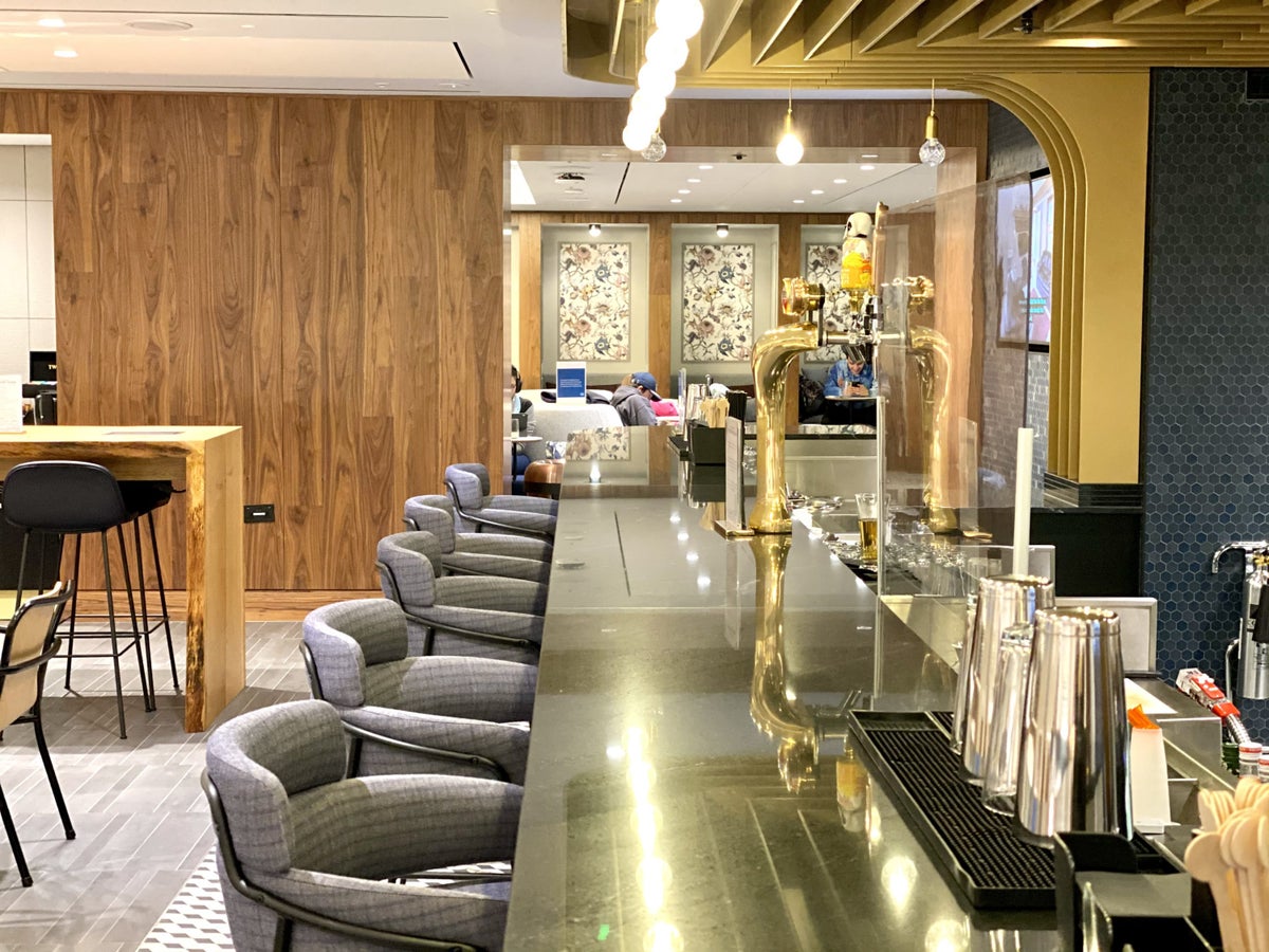 The Best Centurion Lounges Around the World: My Reviews With Amex Platinum