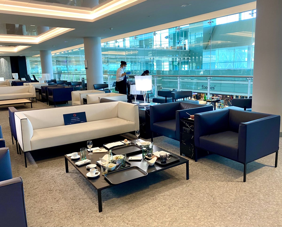 British Airways Club Europe A321neo Joan Miro lounge cleaning in progress