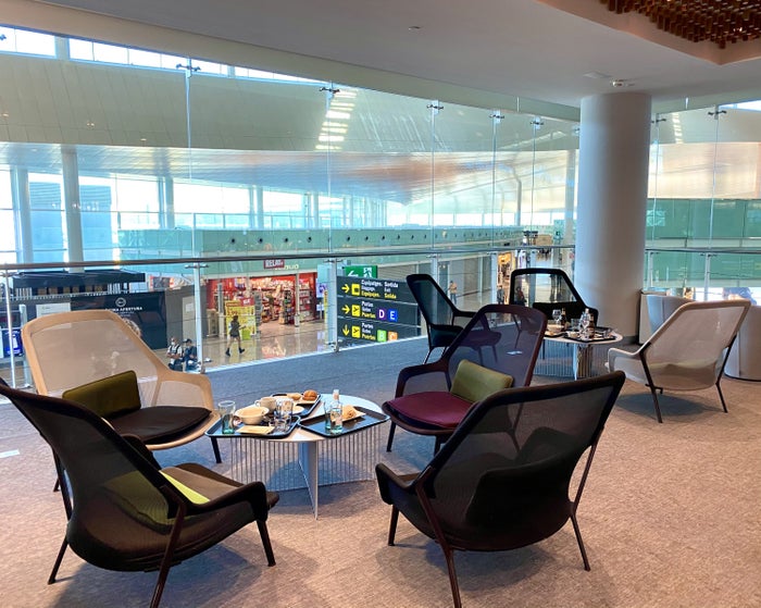 British Airways Club Europe A321neo Joan Miro lounge dirty tables