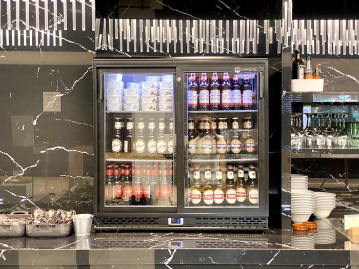 British Airways Club Europe A321neo Joan Miro lounge drinks