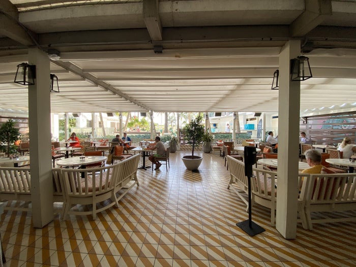 Confidante Ambersweet Dining