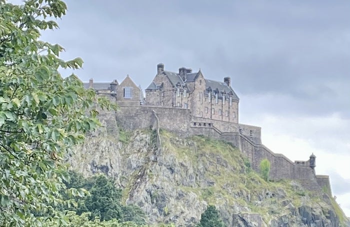 United To Restart Nonstop Flights to Scotland Starting March 2022