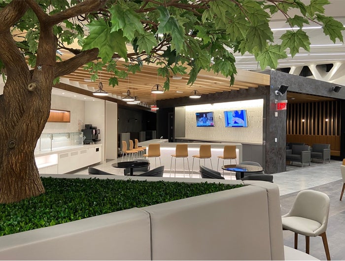 American Opens New Admirals Club at New York LaGuardia Terminal B