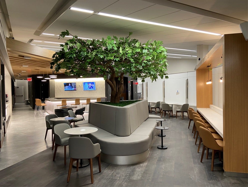 American Opens New Admirals Club At NY's LaGuardia Terminal B