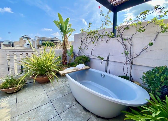Alexandra Hotel Barcelona Curio Collection by Hilton bathtub on the terrace