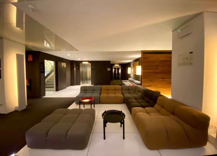 Alexandra Hotel Barcelona Curio Collection by Hilton seating area in the lobby