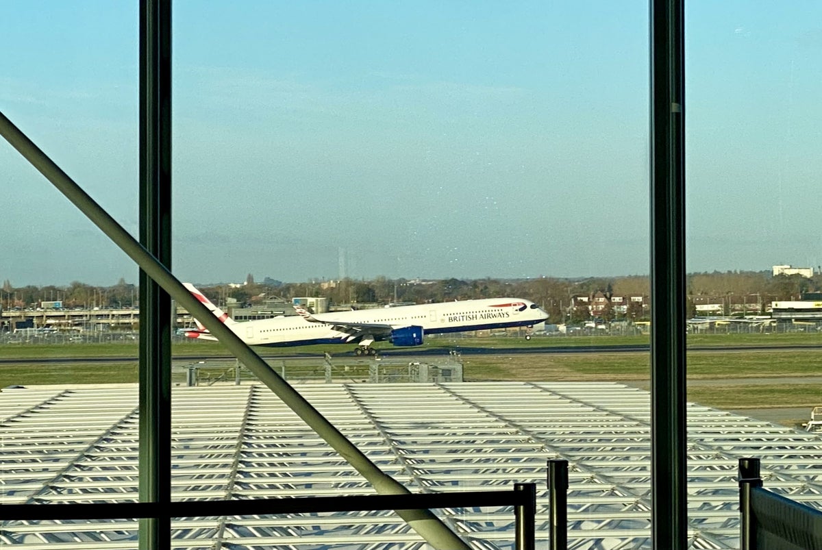 British Airways Club Europe A380 Heathrow Terminal 5 A350 landing