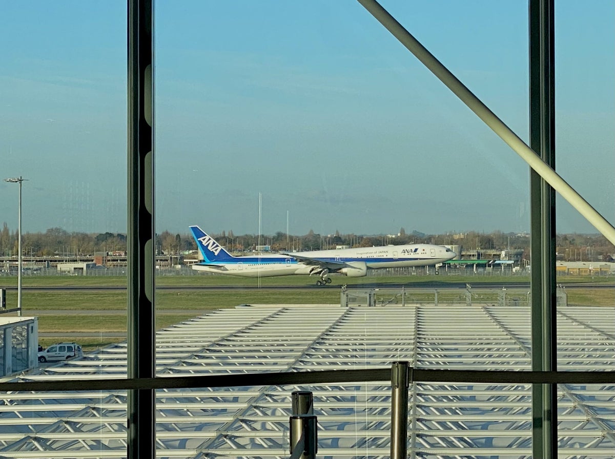 British Airways Club Europe A380 Heathrow Terminal 5 ANA Boeing 777 landing