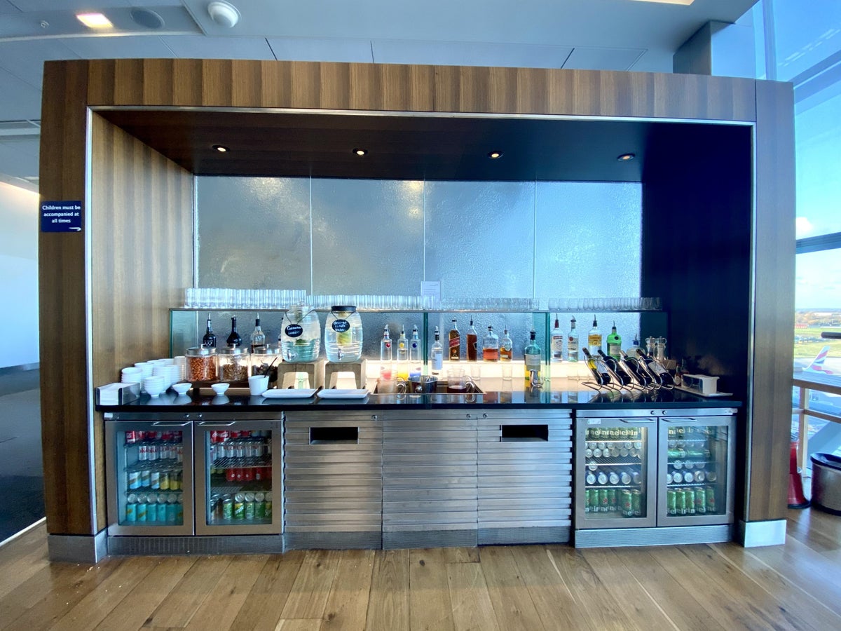 British Airways Club Europe A380 Heathrow Terminal 5 Galleries North Lounge self service drinks
