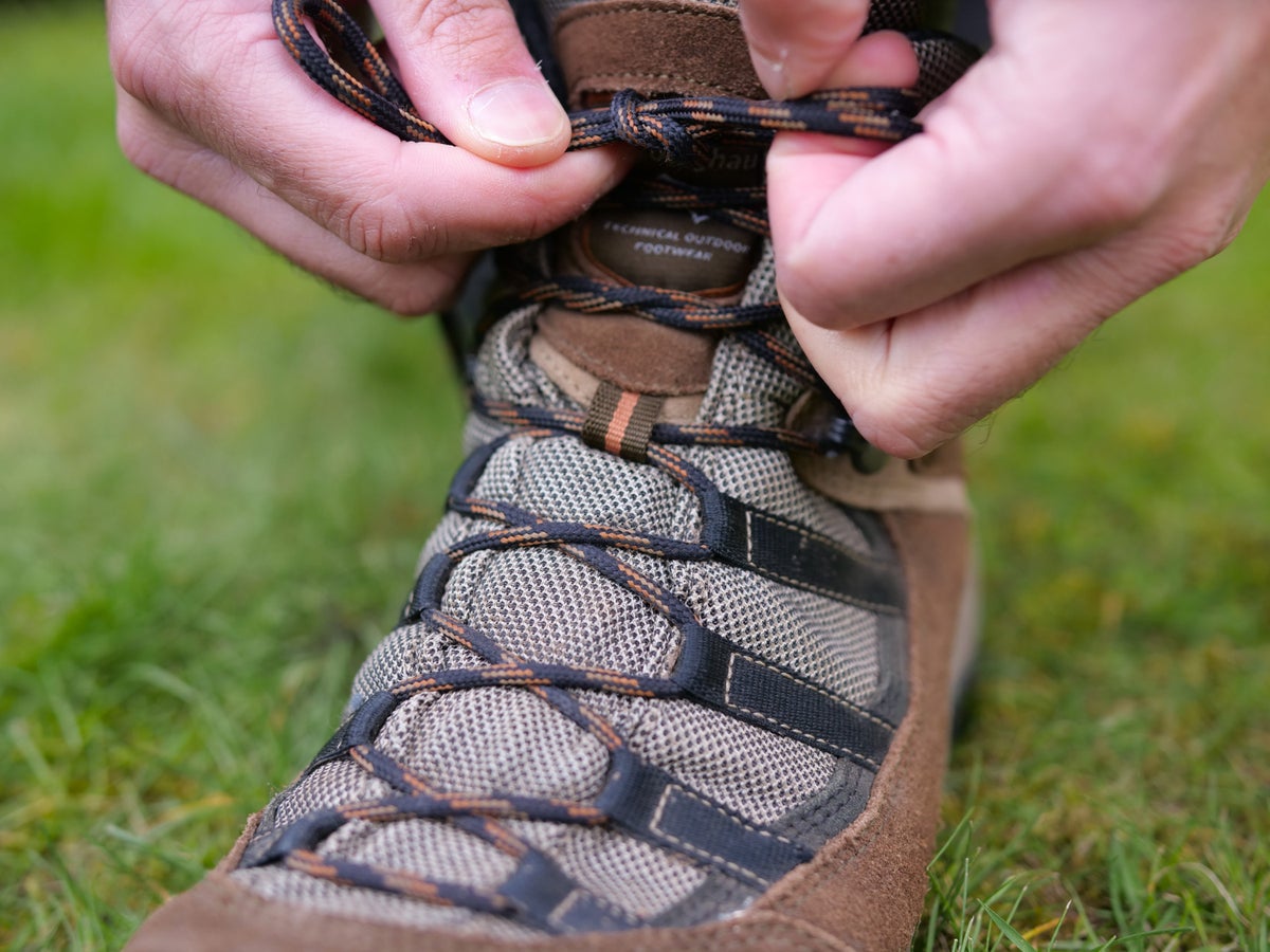 Hiking Boots Water Resistance