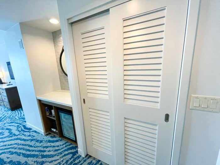 Hyatt Regency Orlando closet