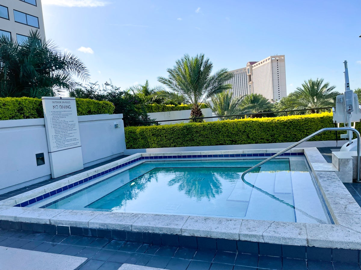 Hyatt Regency Orlando lap pool hot tub