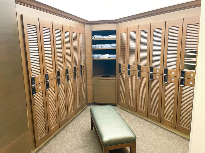 Hyatt Regency Orlando locker room
