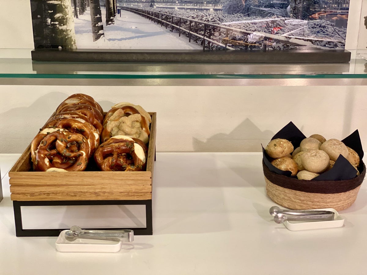 Lufthansa Senator Lounge B Frankfurt bread selection