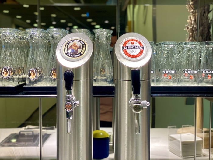 Lufthansa Senator Lounge B Frankfurt draft beer