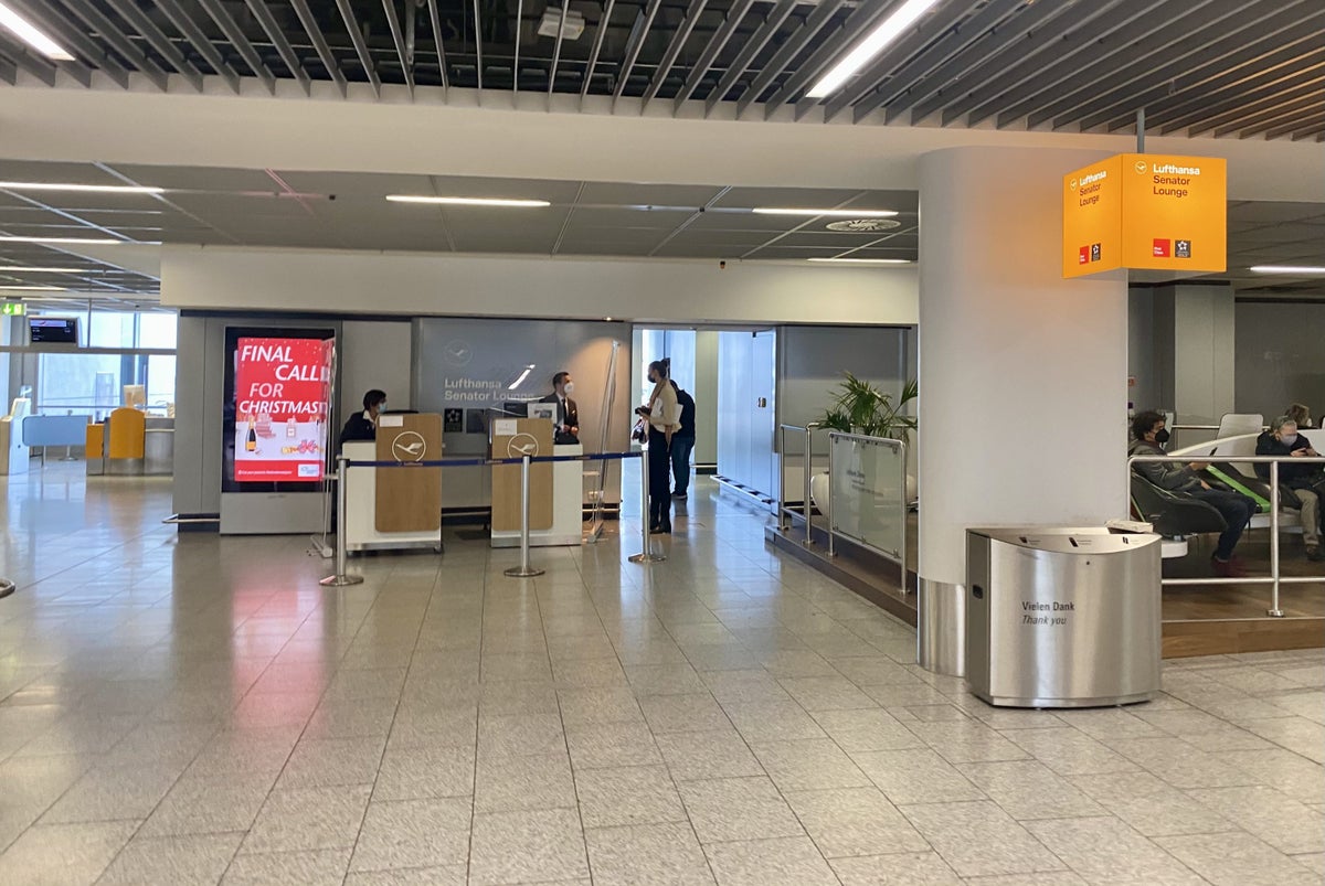 Lufthansa Senator Lounge B Frankfurt entrance