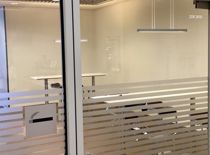 Lufthansa Senator Lounge B Frankfurt smoking room