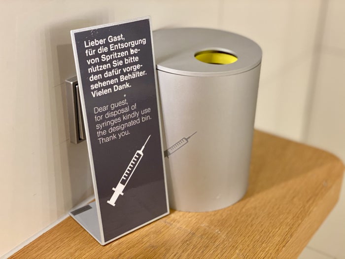 Lufthansa Senator Lounge B Frankfurt syringe disposal