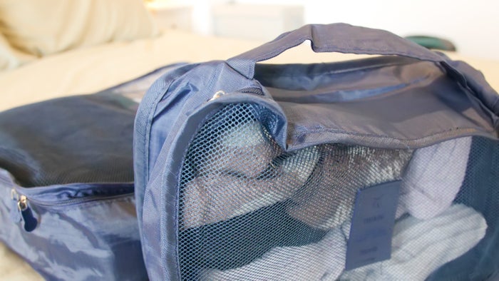 Packing cubes handles