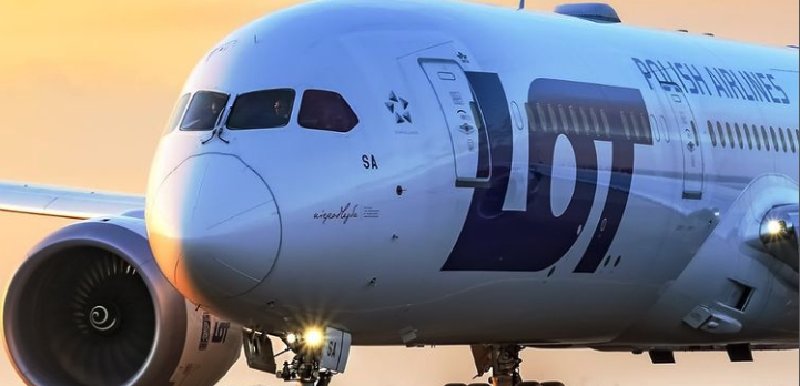 A LOT Polish Airlines 787