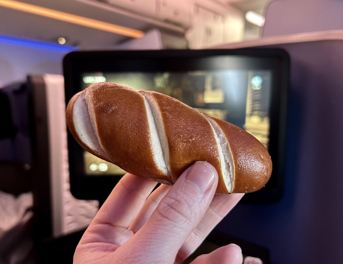 JetBlue Mint A321LR food bread