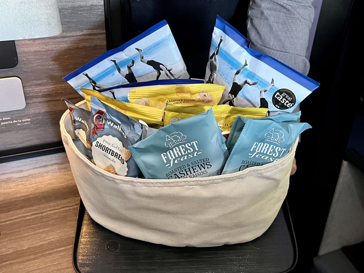 JetBlue Mint A321LR food snack basket