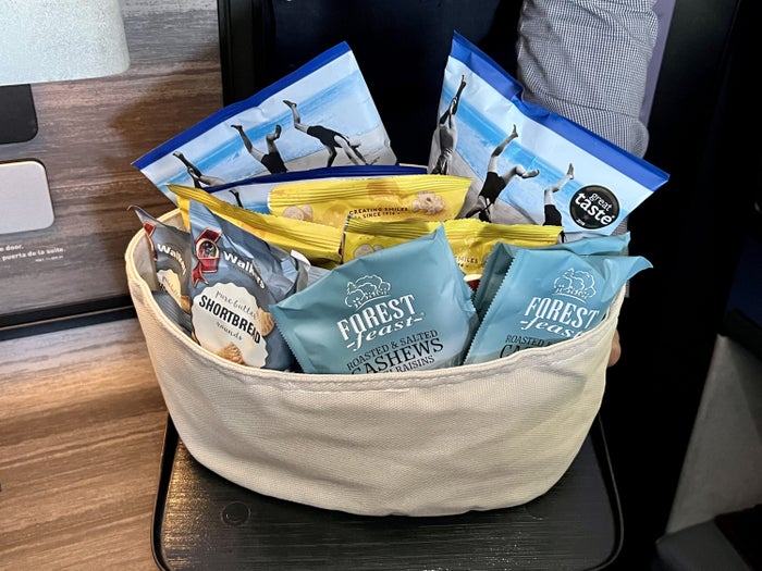 JetBlue Mint A321LR food snack basket