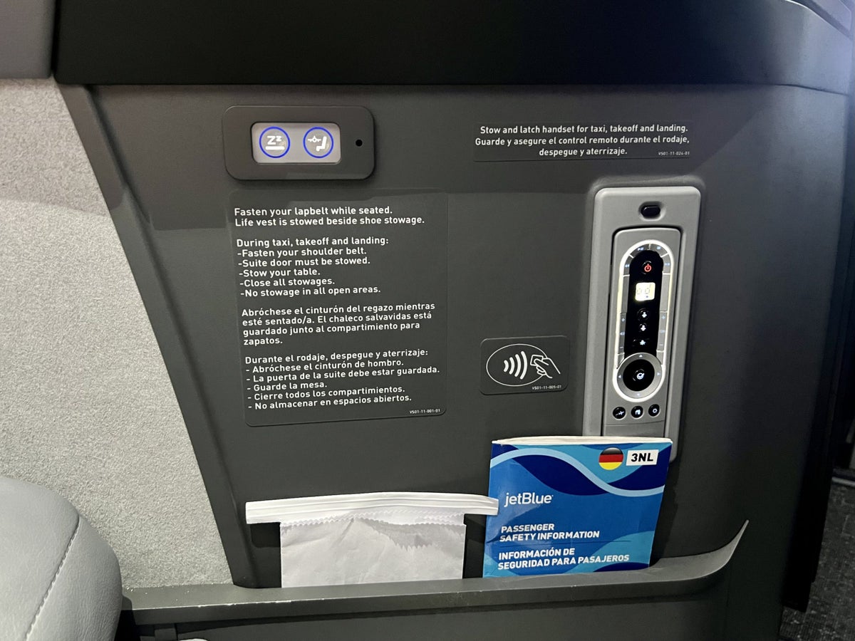 JetBlue Mint A321LR seat and IFT controls