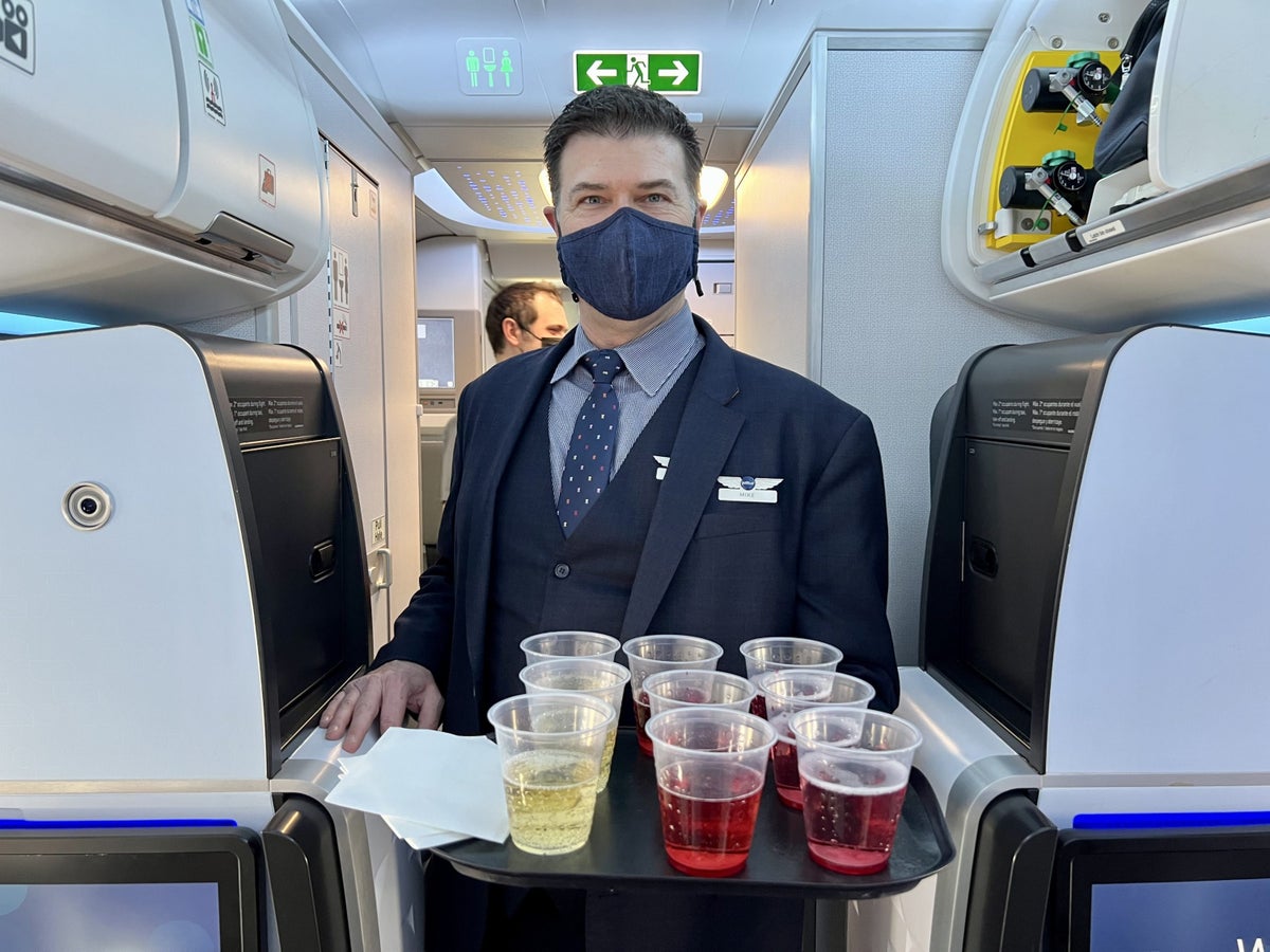 JetBlue Mint A321LR welcome drinks