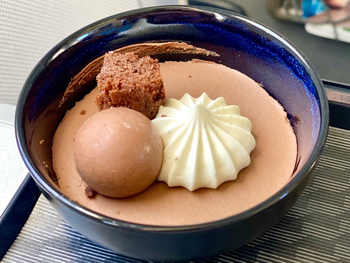 Lufthansa European business class Embraer E190 chocolate mousse