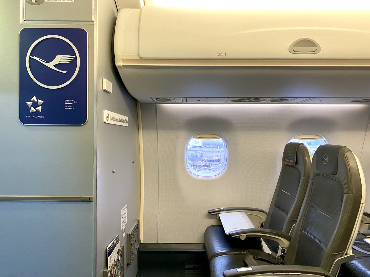 Lufthansa European business class Embraer E190 seat 1D