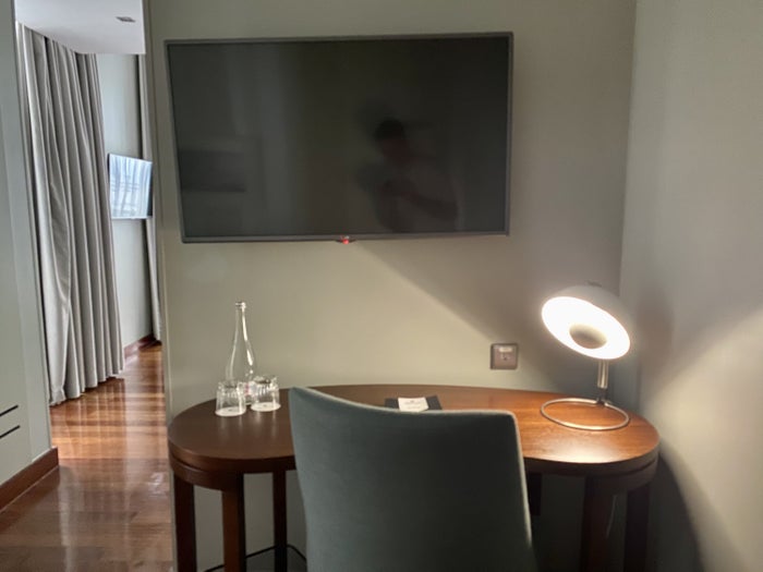 Pousada de Lisboa Small Luxury Hotels of the World bedroom desk area