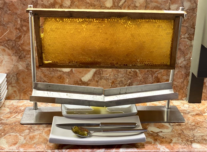 Pousada de Lisboa Small Luxury Hotels of the World breakfast fresh honey