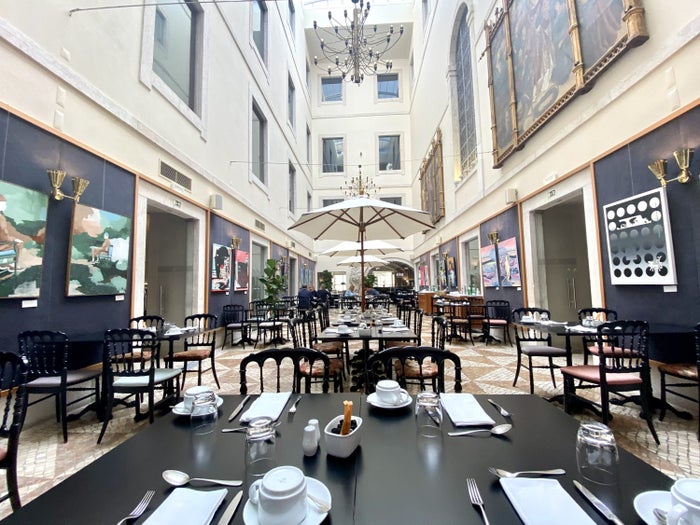 Pousada de Lisboa Small Luxury Hotels of the World restaurant breakfast set up