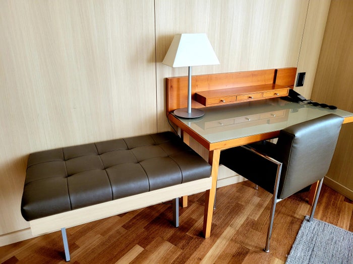 AC Hotel Malaga Palacio Desk Area