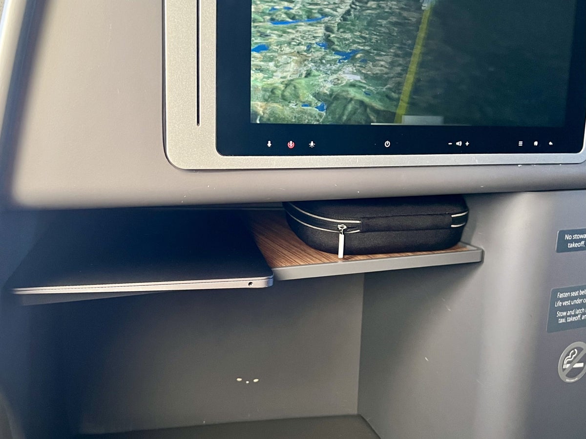 American Airlines A321T Flagship Business laptop stowed away