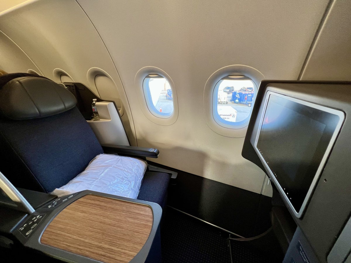 American Airlines A321T Flagship Business seat 6A