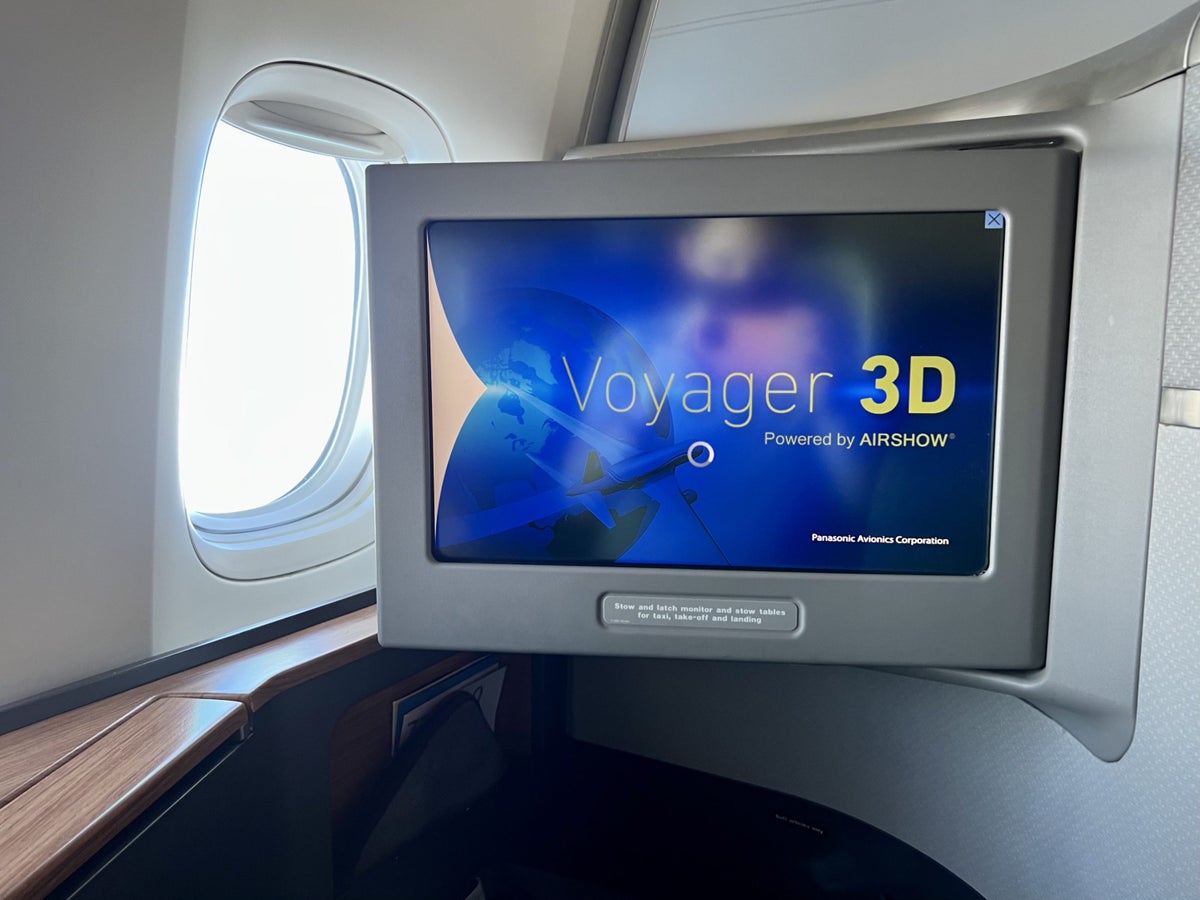 American Airlines Boeing 777 300 Flagship First IFE Voyager 3D moving maps