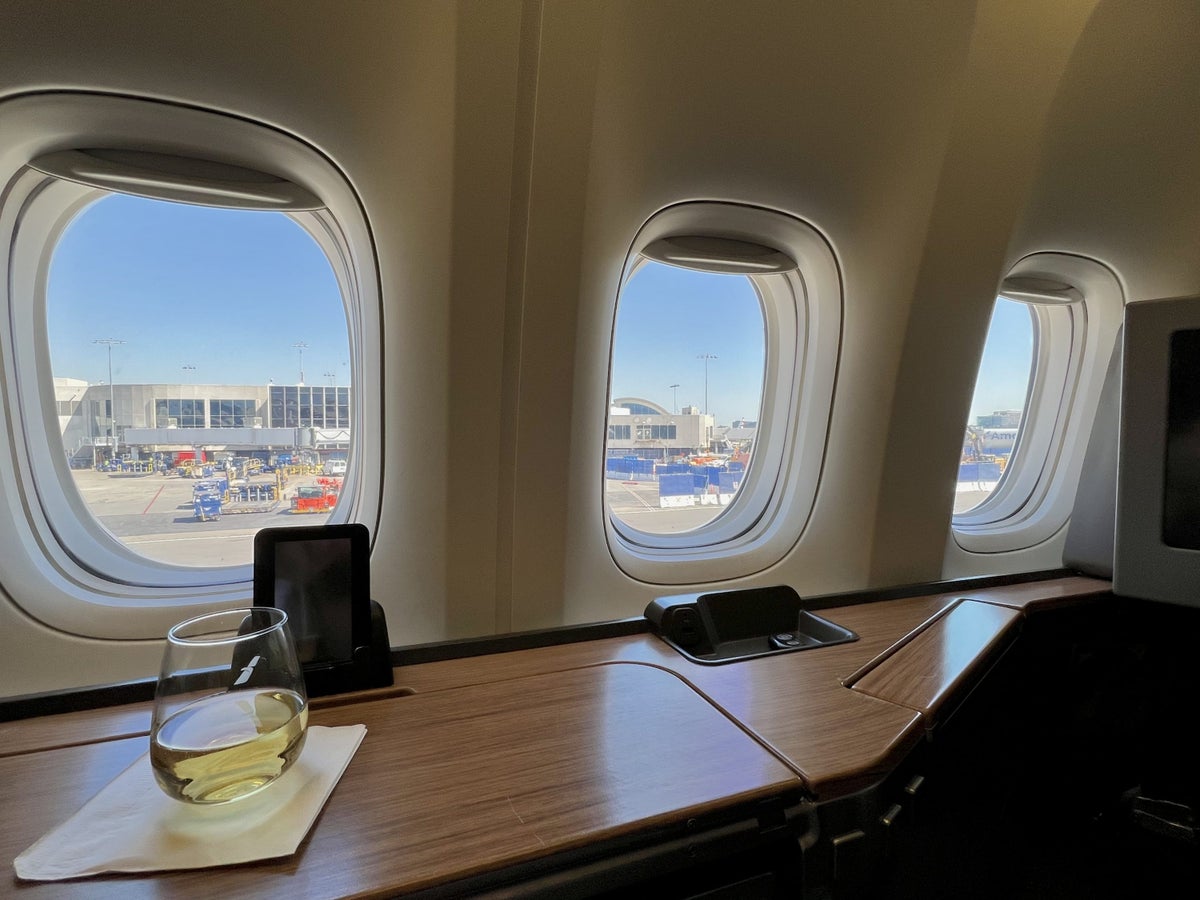 What Is the Value of American Airlines Executive Platinum? An Overview of Status, Upgrades & Seating