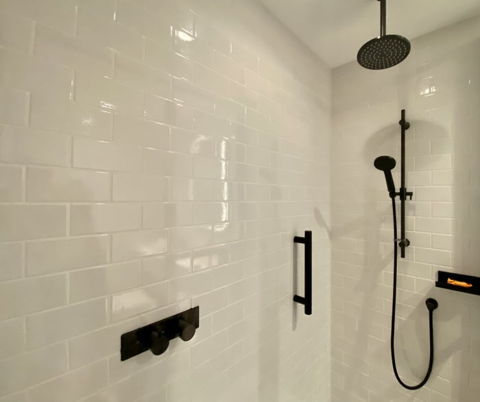 Canopy by Hilton London City bathroom shower
