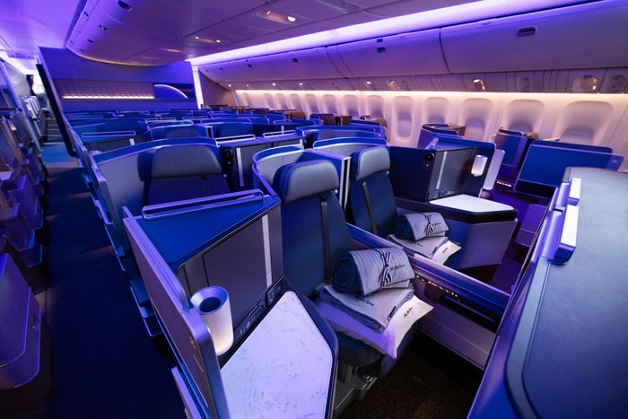 United Polaris: The Seat, Amenities, Routes, Lounges, and Booking Options