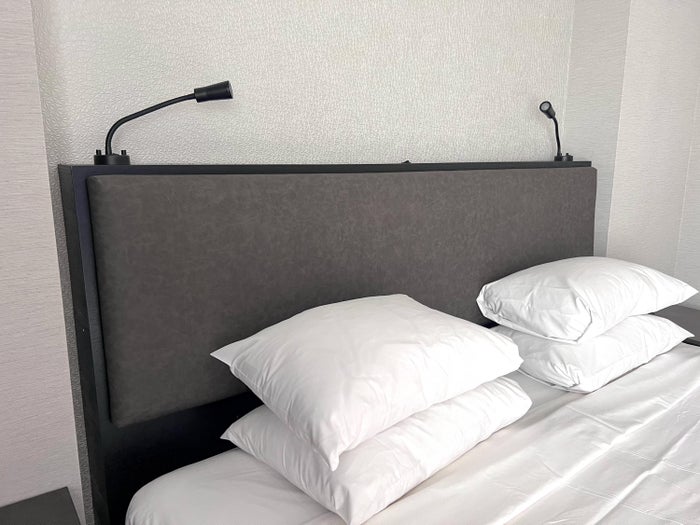 Hyatt Regency Deerfield Reading lamps on the bed