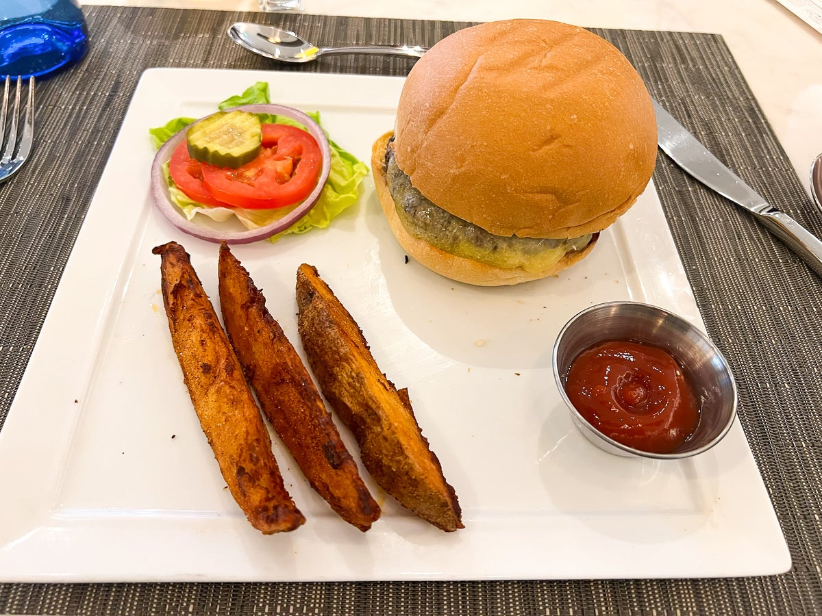 United Polaris Lounge Houston IAH Polaris Burger