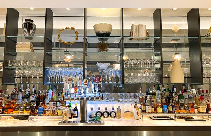 United Polaris lounge at SFO bar United Polaris Lounge Houston IAH bar offerings
