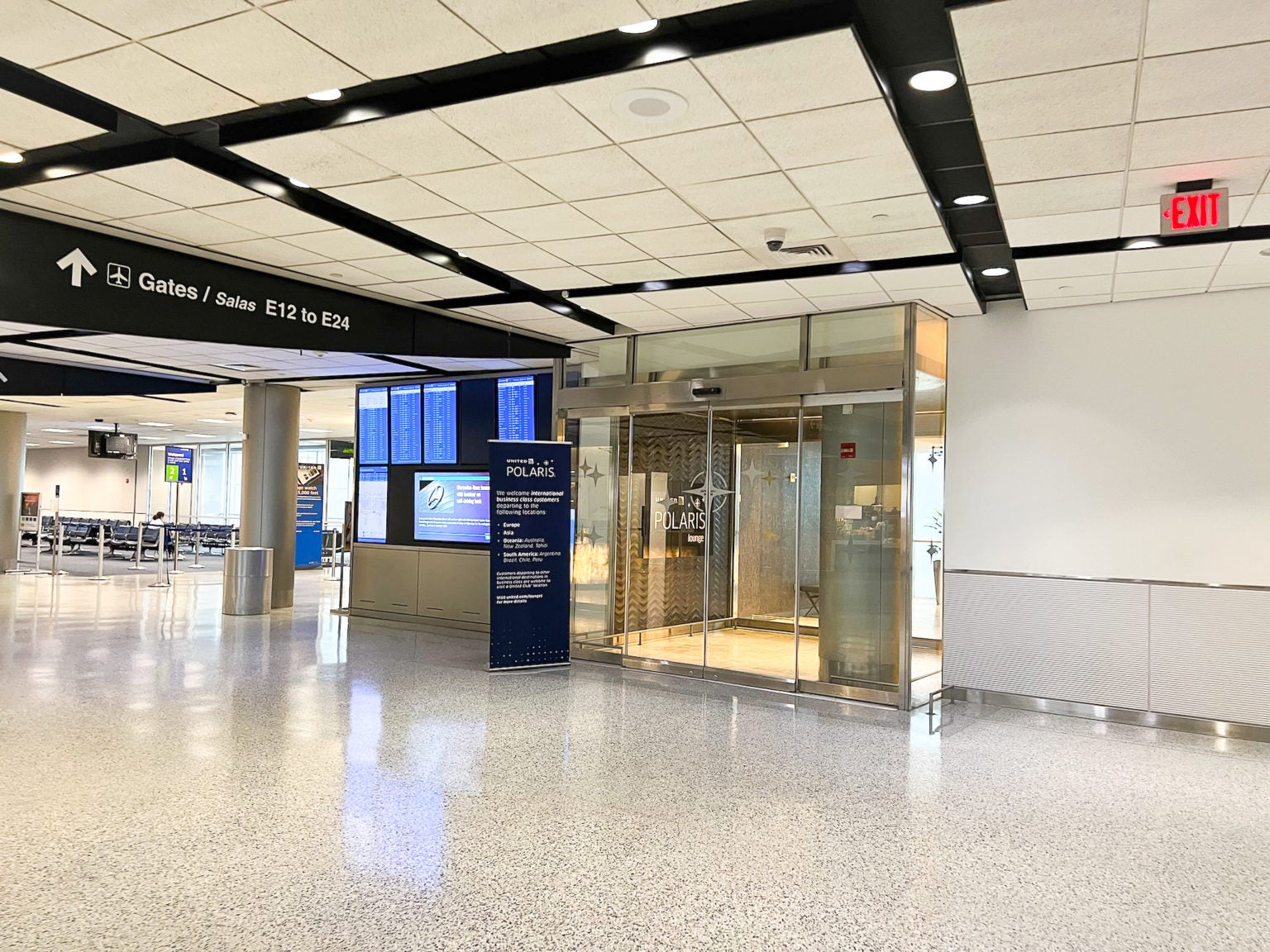 united-polaris-lounge-at-bush-intercontinental-airport-review